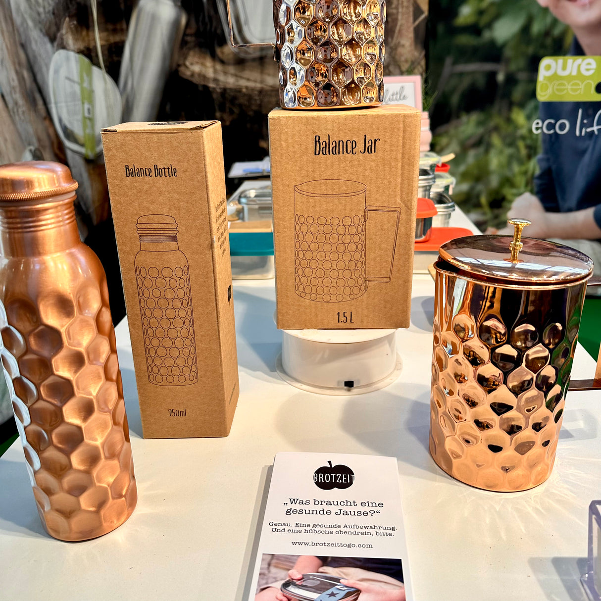 Brotzeit Krug aus Kupfer Ansicht mit Verpackungsbox und Brotzeit Kupfer Trnkflasche