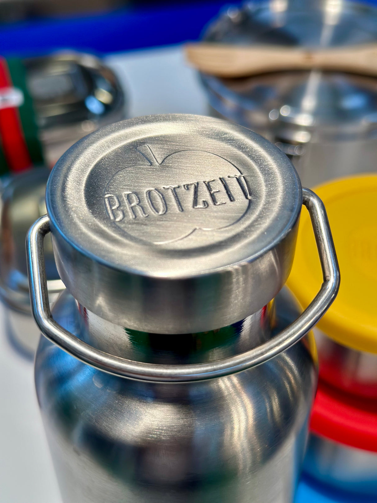 Brotzeit Thermosflasche embossed aus Edelstahl plastikfrei Trinkflasche 750ml